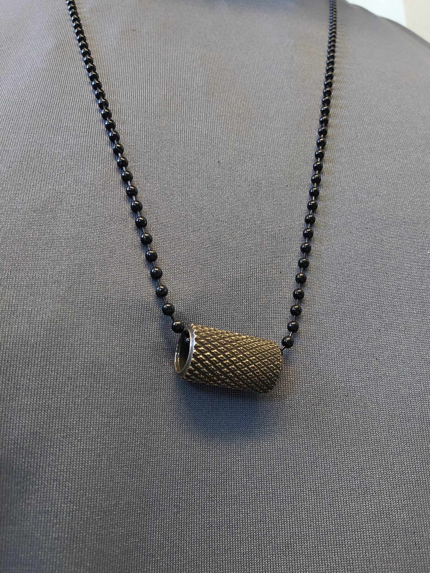 Knurled necklace