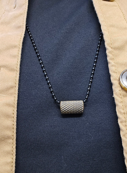 Knurled necklace